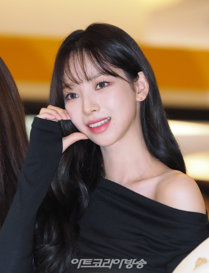 [AK포토] 에스파 카리나, '사랑스런 건치 미소'