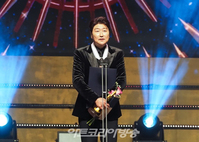 [AK현장] 송강호, 보관문화훈장 수훈 ... 