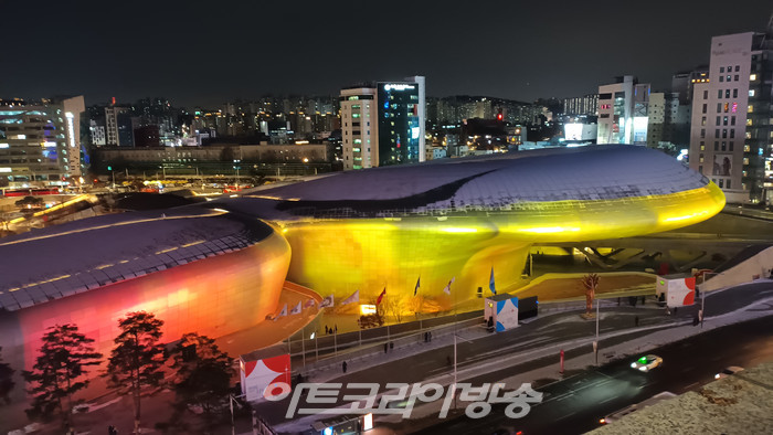 [AK포토] 외관을 물들인 화려한 빛의 축제 '서울라이트 DDP'