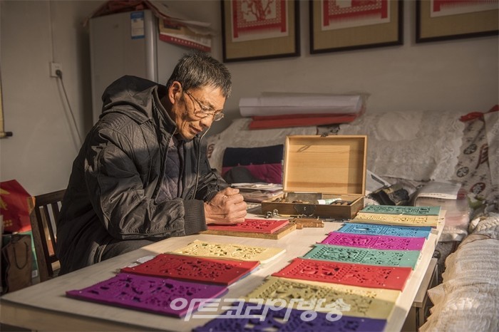 르자오, 전통 수공예 보존에 집중