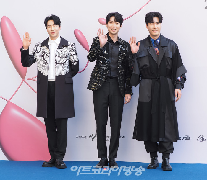 [AK포토] 에녹-손태진-신성, 반가운 손인사