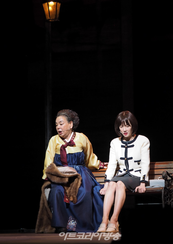 [AK화보] 김수미-김고은-김도현, '사랑은 유리 같은 것' (친정엄마)