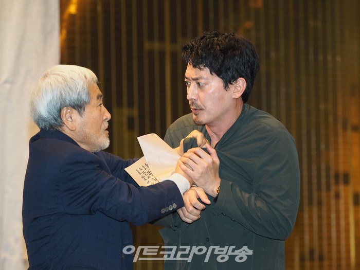 [AK화보] '리어왕' 1막 2장 ... 최종률-김현균-김선혁, 출생의 차별