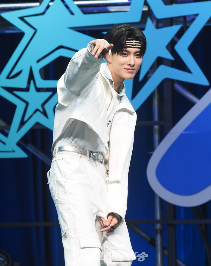 [AK포토] 더뉴식스 우경준, 찐 레트로 매력