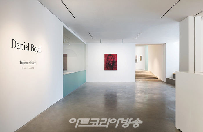 다니엘 보이드 개인전 '보물섬(Treasure Island)' 설치전경 및 작가 스튜디오 영상