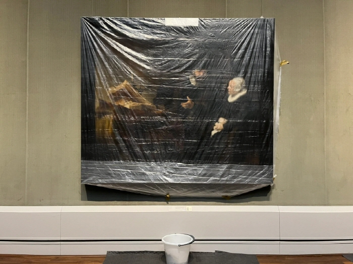 베를린 박물관 ‘렘브란트’ 그림, 장마에 덮도록 강요