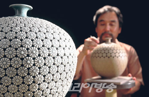 대한민국 명장 세창 김세용 선생과 도예가 김도훈 박사의 명품 청자 전시