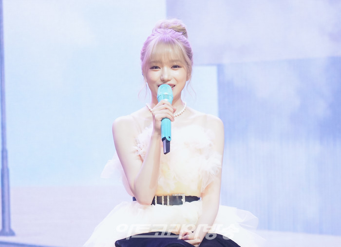 [AK현장] '음색여신' 조유리, 직진 고백송 '택시'로 사랑 수업할게요 (종합)