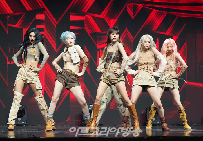 [AK화보] 에버글로우, 파워풀한 'SLAY' 무대