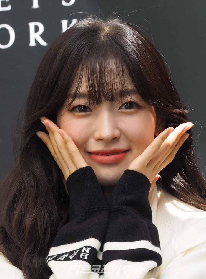 [AK포토] 오마이걸 아린, 가을을 부르는 꽃미모