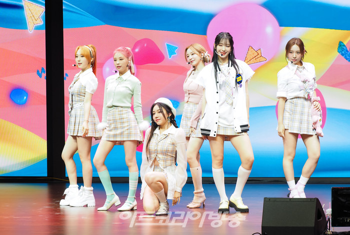 [AK현장] 로켓펀치, 성장보단 완성형 아이돌로 '붐'하게 컴백 (종합)