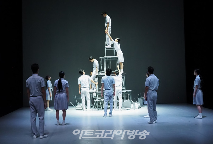 [AK화보] 현대무용 '그리멘토' ... 5장 '폭동과 맞대응'