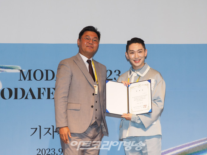 [AK포토] 이해준 조직위원장- 김호영, 2023 '모다페' 홍보대사 됐어요