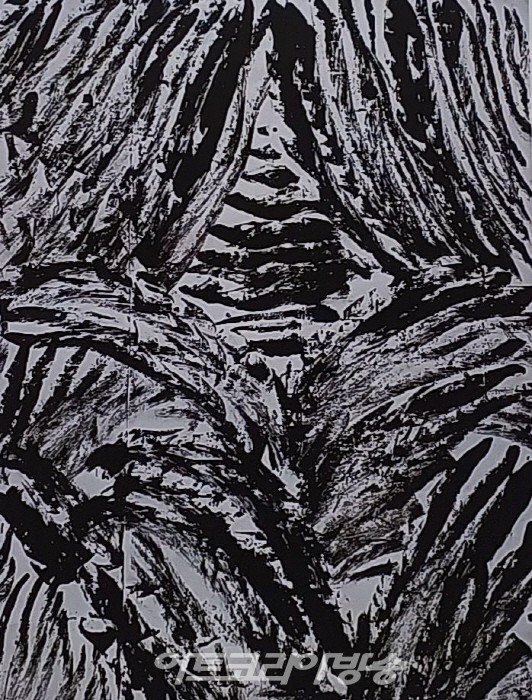 박종회 작가, '먹과 아크릴로 만든 한국적 전통미'