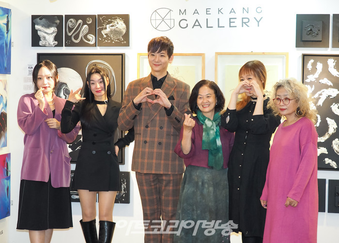 [AK포토] '매강갤러리' 작가들, 하트♥도 예술