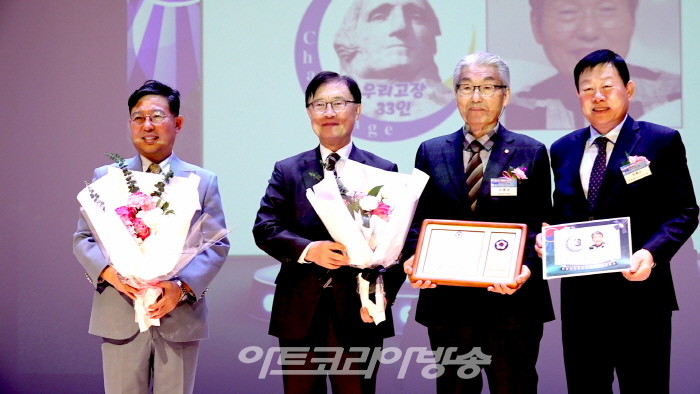 이종상 화백 ‘위대한 도전한국인, 종로 33인 대상’ 수상