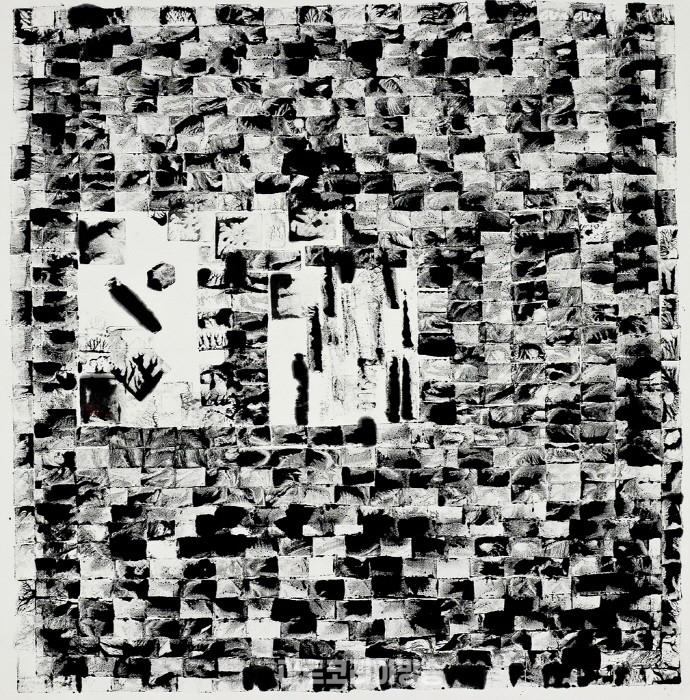 이민지 작가, 비우고 다시 채우는 문자 추상 '숨, 하나! 숨, 둘...'