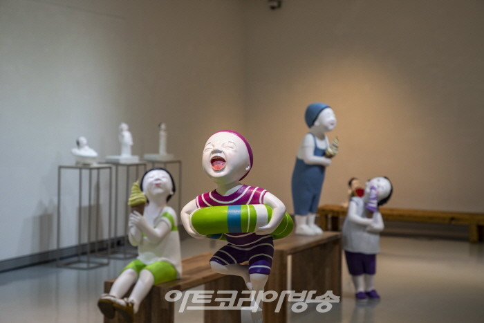 [김종근 미술평론]개인과 그룹의 힘, 하이웨이의 정체성을 위해서