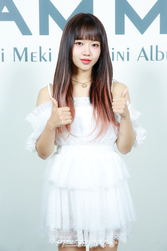 [AK포토] 위키미키 최유정, '기대를 부르는 순백미' (I AM ME.)