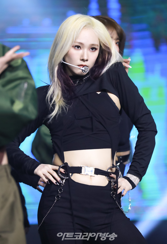 [AK화보] 에버글로우, 타이틀곡 'Pirate' 무대 (Return of The Girl)