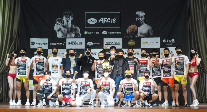 [AK포토] AFC 18 출전 선수 계체량 전원 통과 ... 