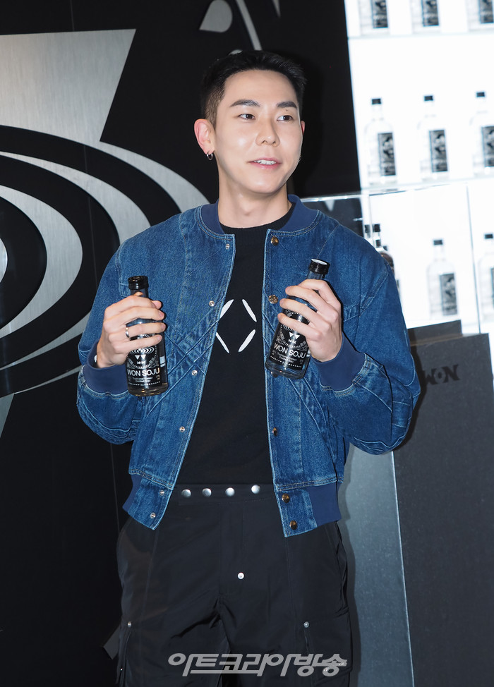 [AK포토] 로꼬, 흐뭇한 미소