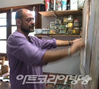 여성의 신비로움을 사랑한 작가