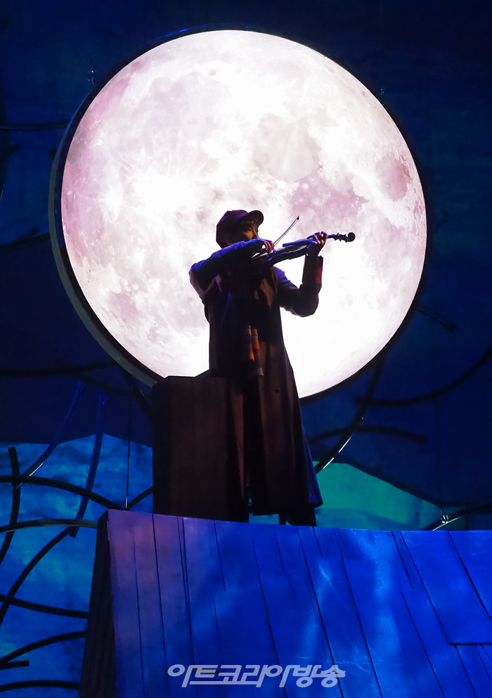 [AK포토] 뮤지컬 '지붕위의 바이올린' 제1막 '전통'