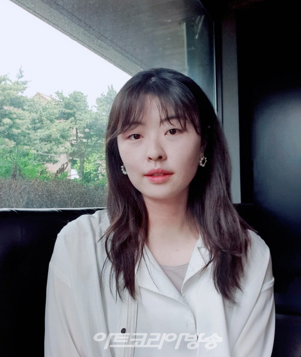 제4회 앙데팡당korea 전시기획을 주관하는 이효주 작가