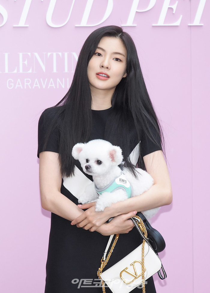 [AK포토] 이선빈, '무스야! 카메라 봐야지'