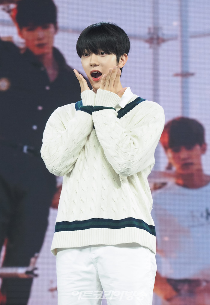 [AK포토] 오메가엑스 예찬, '청량함이 풀풀'