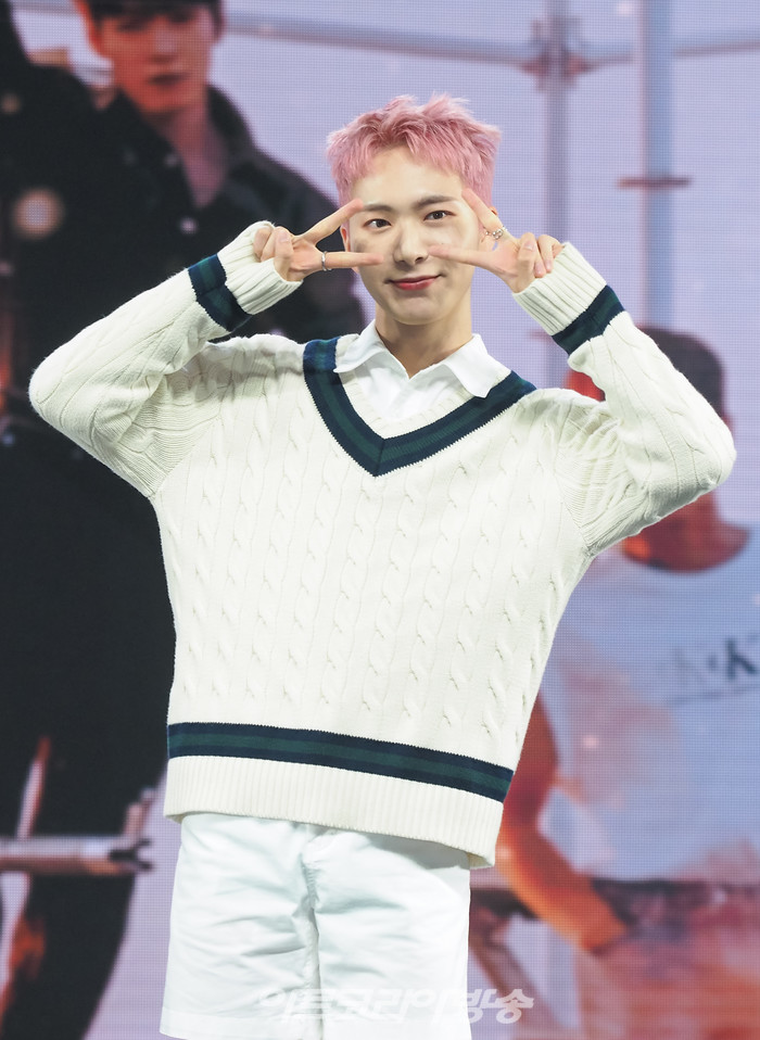 [AK포토] 오메가엑스 케빈, '애교 넘치는 발랄함'