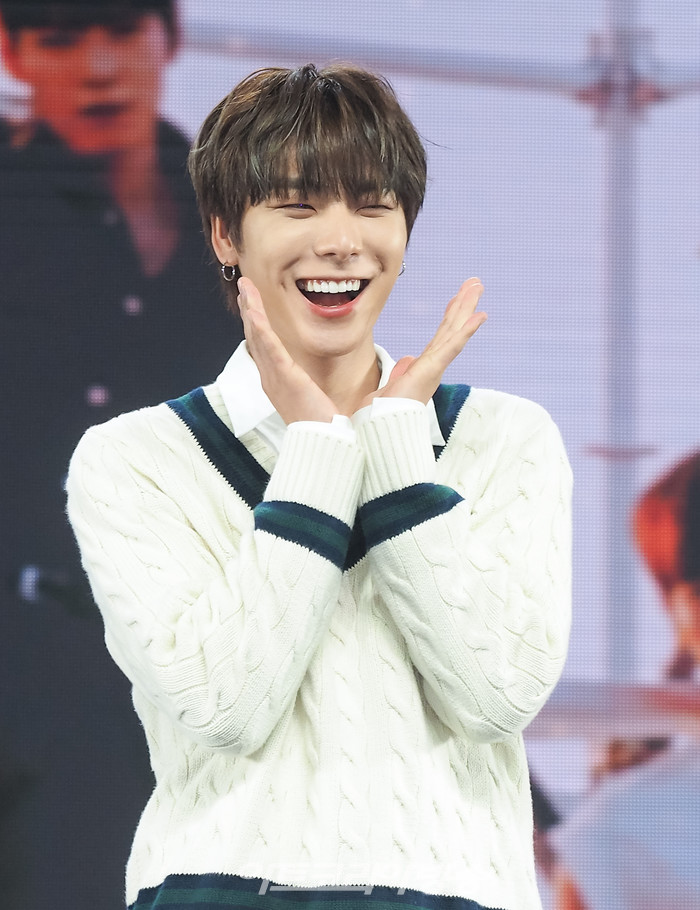 [AK포토] 오메가엑스 제현, '미소가 아름다운 남자'