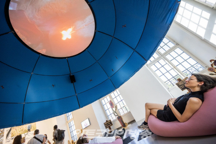 비디오 설치물 'Walemba – wanzo wa Mikub'의 이야기