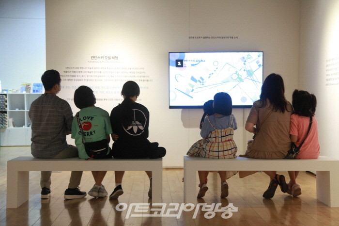 부평구문화재단, 추상회화 거장의 일대기 감상하는 