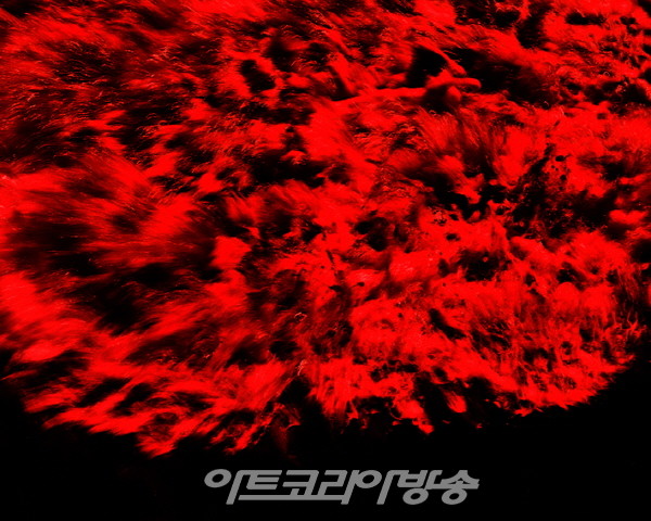 류동혁 사진전 '赤海'