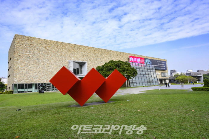 어윈 올라프: 완전한 순간-불완전한 세계