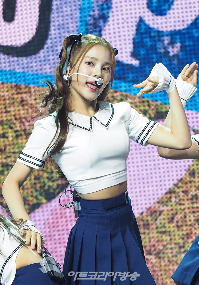 [AK화보] 첫사랑(CSR), 찌릿찌릿한 '첫사랑 (Pop? Pop!)' 무대