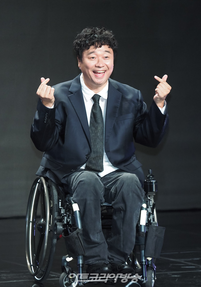 [AK포토] 강원래, '다시 되찾은 환한 웃음'