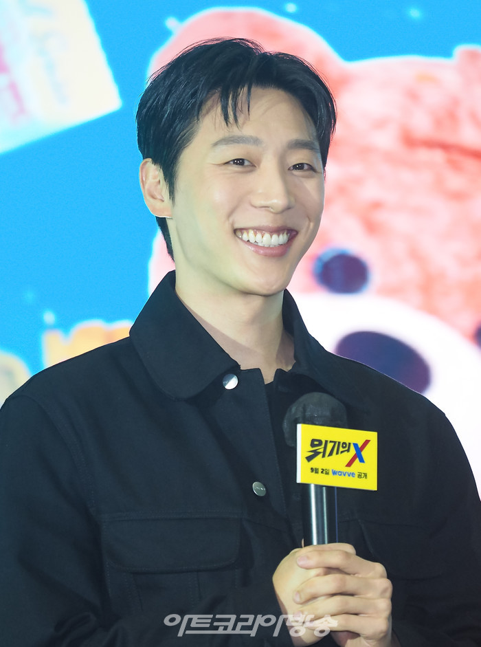 [AK포토] '위기의 X' 신현수, '끌림 있는 온화한 미소'