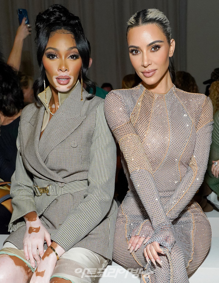 [AK포토] 위니 할로우-킴 카다시안, '쇼장을 빛낸 슈퍼모델'