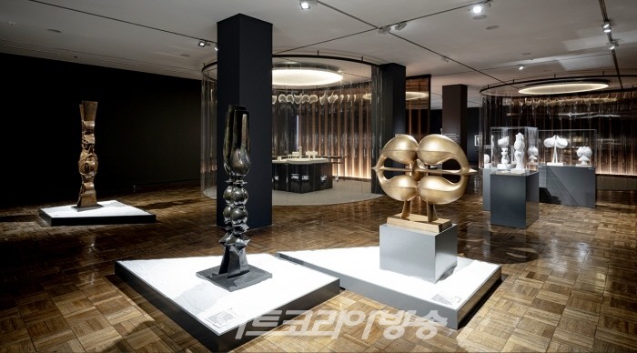 국립현대미술관 이방인의 발길을 따라 걷다, '문신(文信): 우주를 향하여'