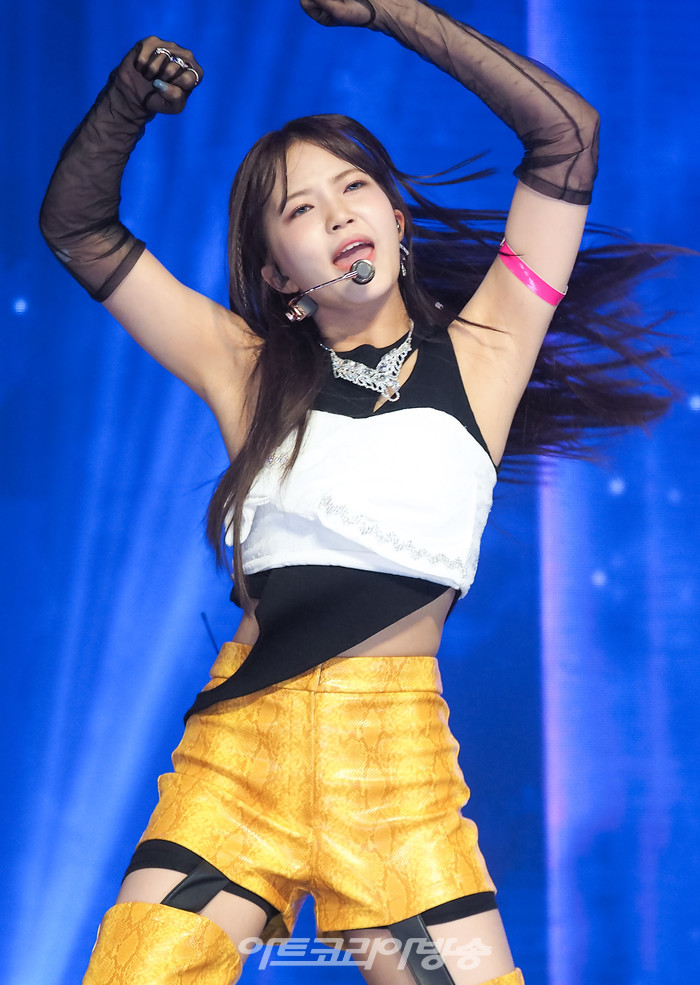 [AK화보] 라필루스, 더블 타이틀 'Burn With Love' 무대