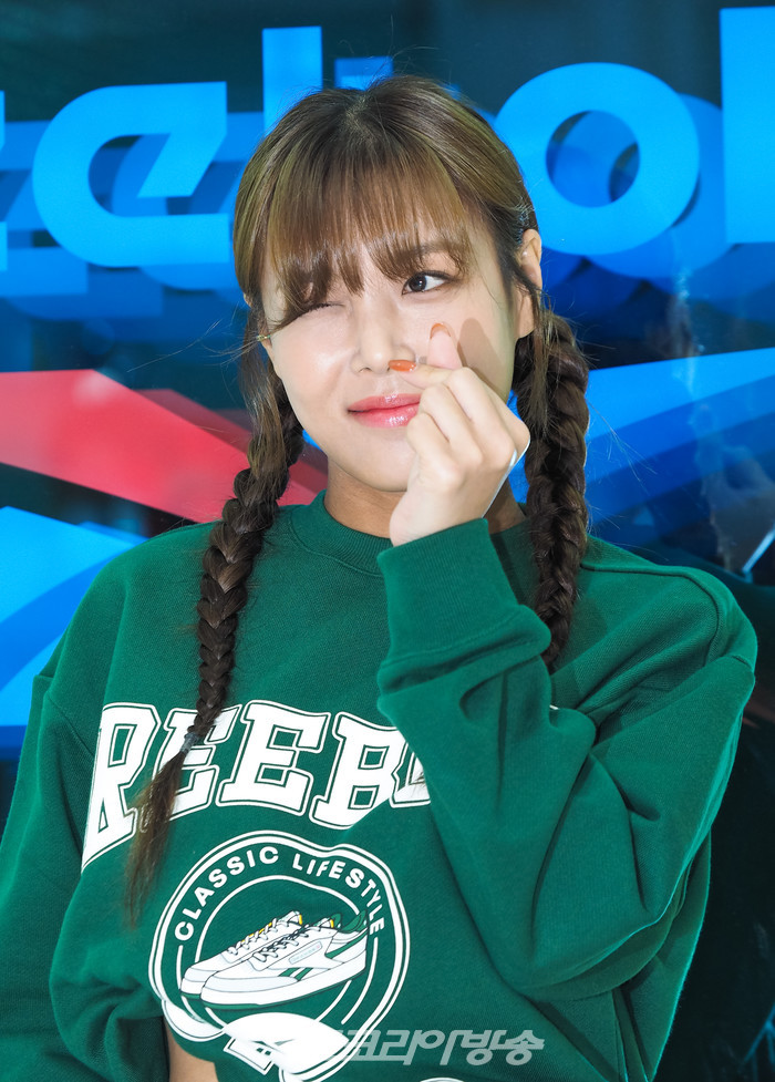 [AK포토] 유빈, '매혹의 하트'